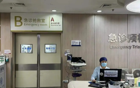 急診急救信息化系統/5G急救車網關天榮醫療-浙江省人民醫院上車即入院預檢分診，實現急診急救“零距離”